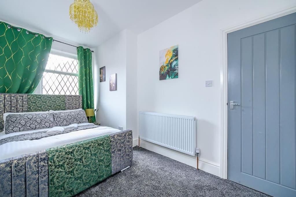 -16Pt- For Your Relaxed & Cosy Stay & Free Parking Leeds  Luaran gambar