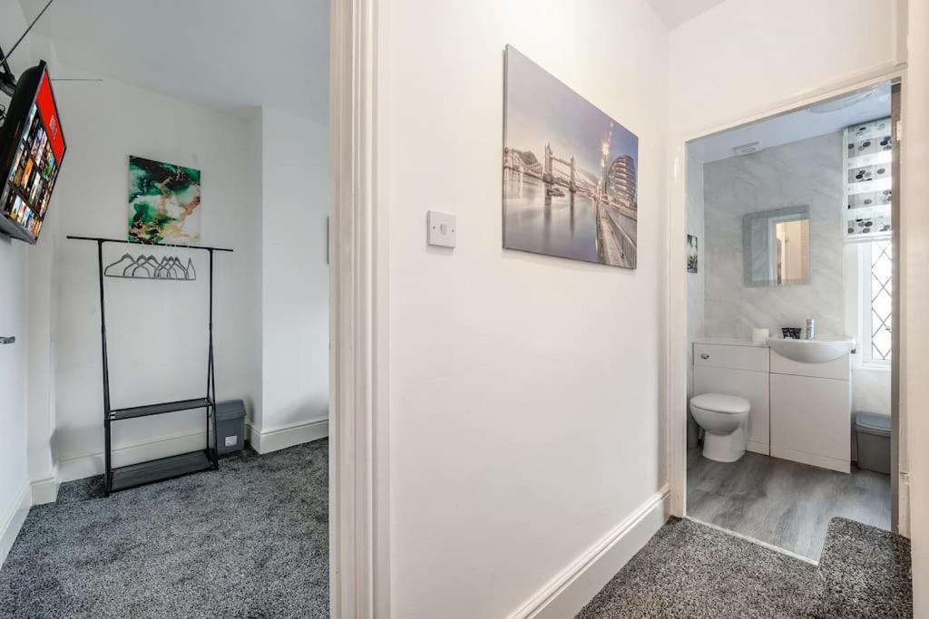 -16Pt- For Your Relaxed & Cosy Stay & Free Parking Leeds  Luaran gambar