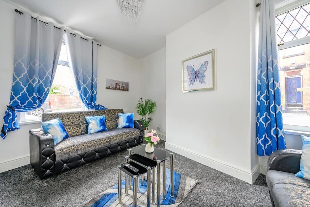 -16Pt- For Your Relaxed & Cosy Stay & Free Parking Leeds  Luaran gambar