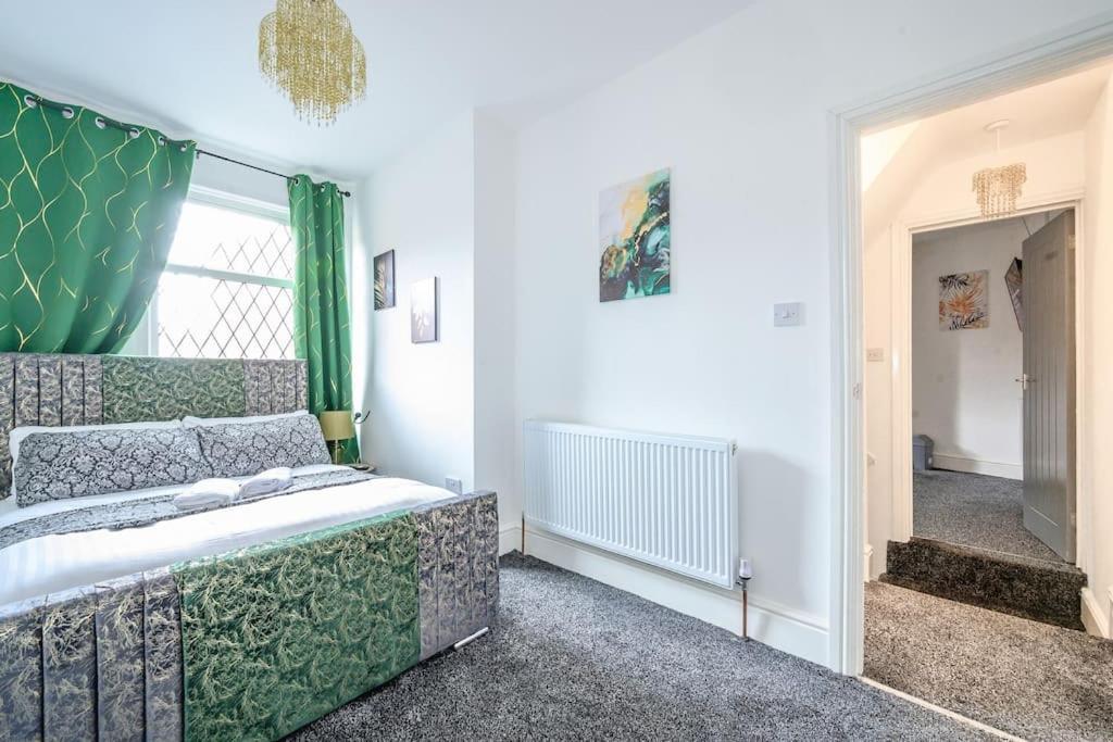 -16Pt- For Your Relaxed & Cosy Stay & Free Parking Leeds  Luaran gambar