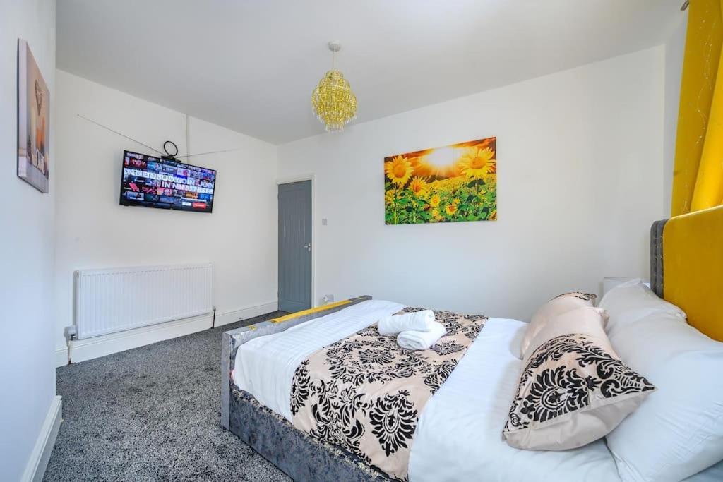-16Pt- For Your Relaxed & Cosy Stay & Free Parking Leeds  Luaran gambar